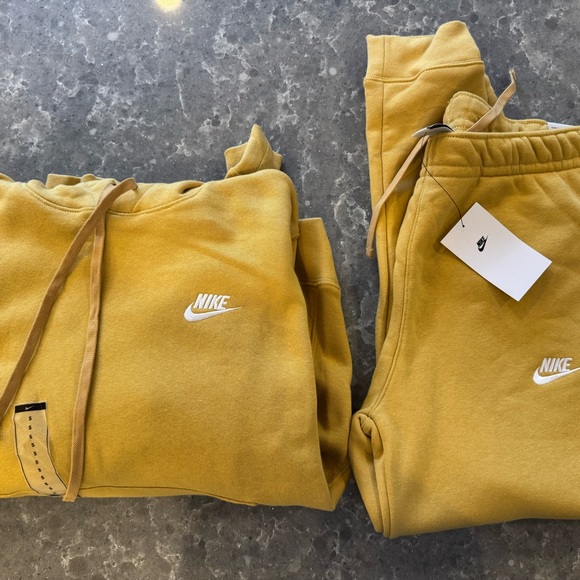 Men’s Nike Set - Picture 1 of 3